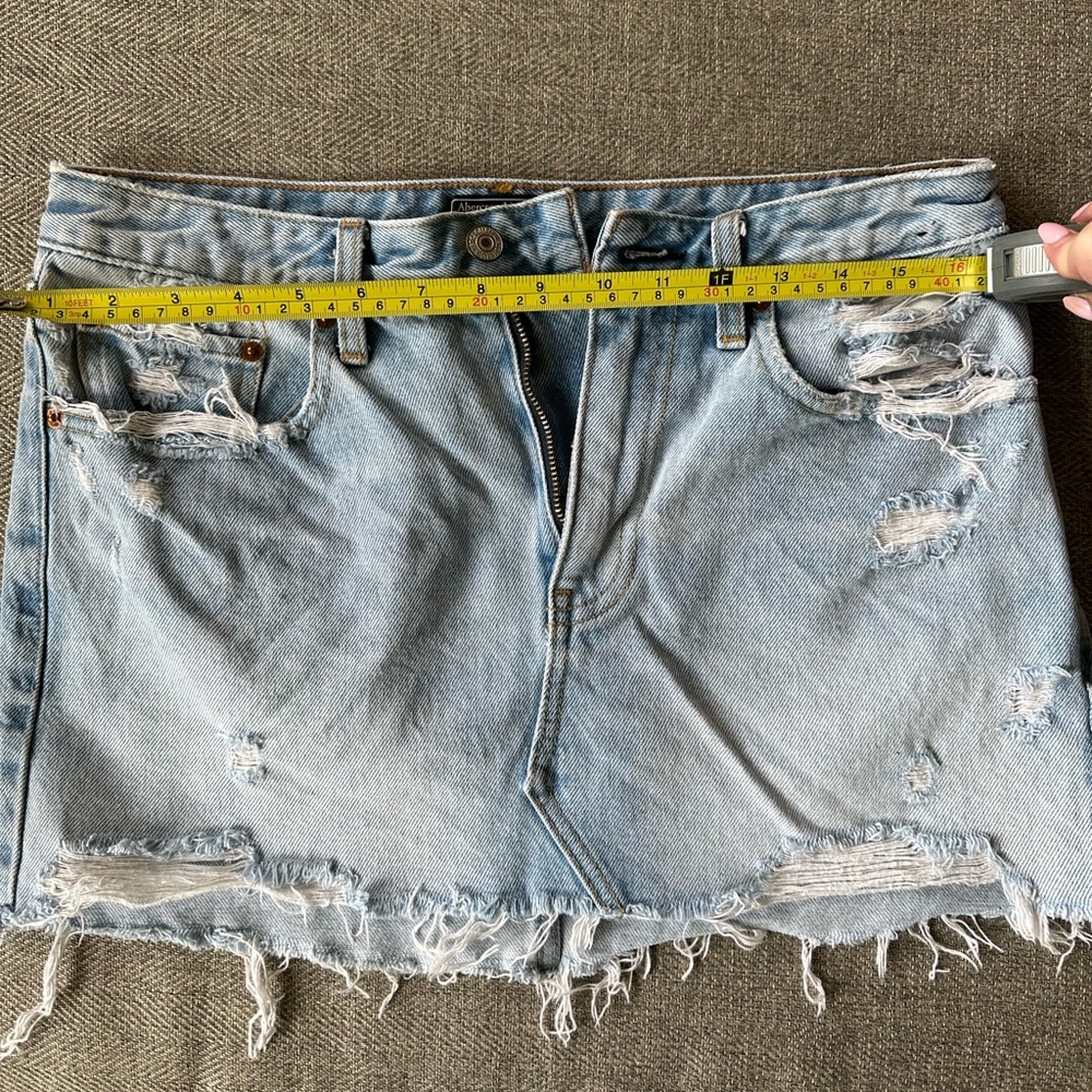 Abercrombie & Fitch light denim skirt, size 6 (28)